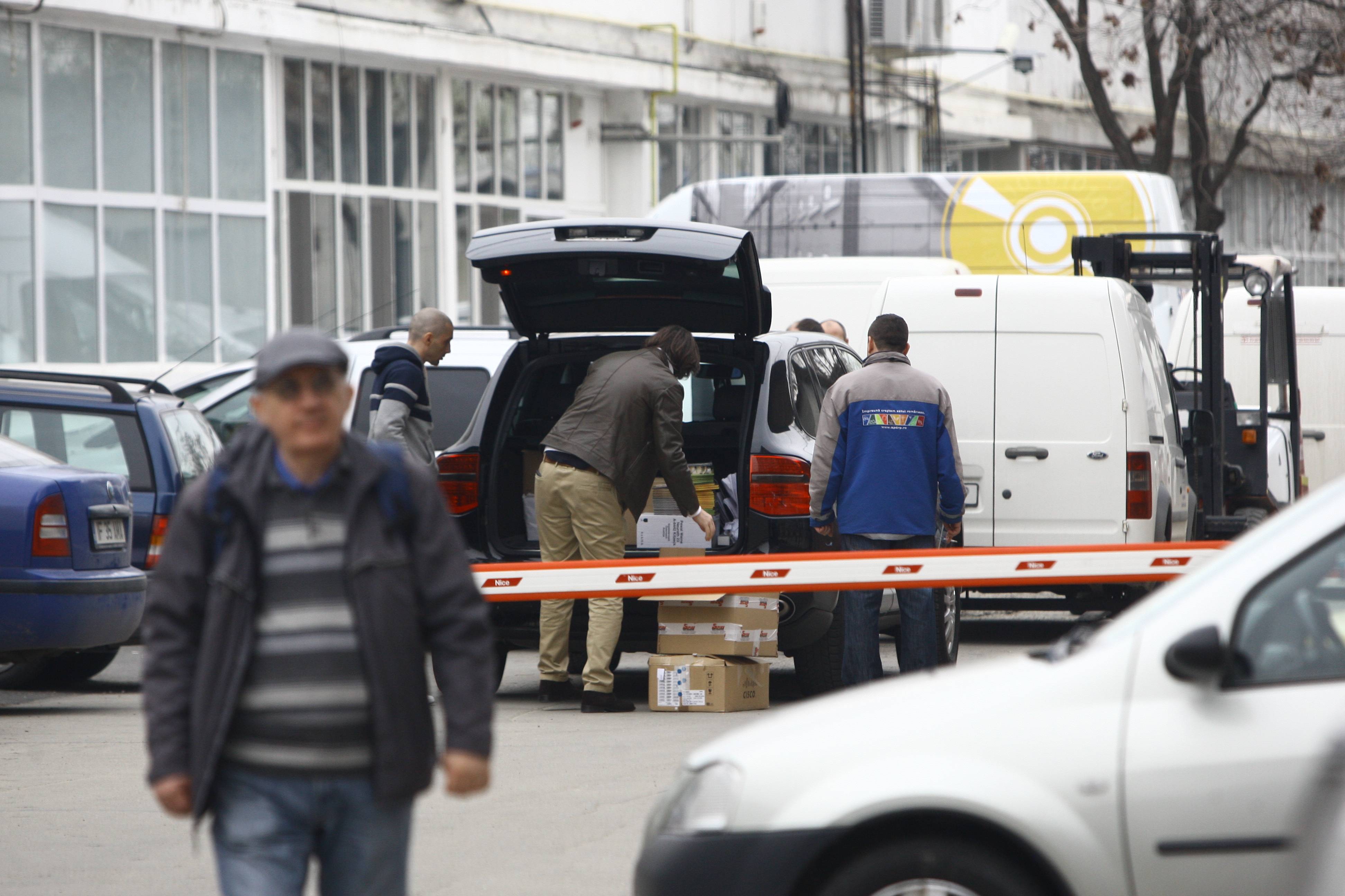 In portbagaj nu a mai ramas decat un bax de vin nemtesc