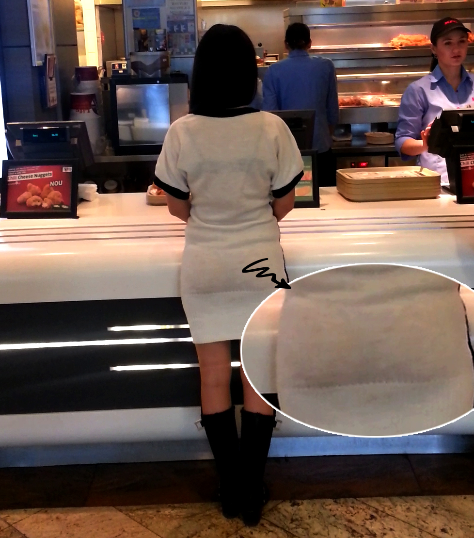 Deea si-a luat o rochie ce ii lasa la vedere lenjeria intima