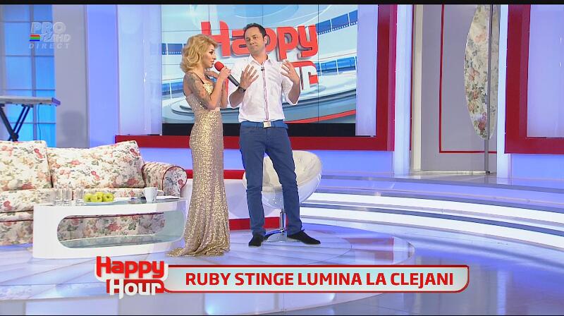 Schimbare de senzaţie pentru Ruby! Artista s-a făcut blondă şi a intrat în pielea Vioricăi de la Clejani! Îi stă bine?