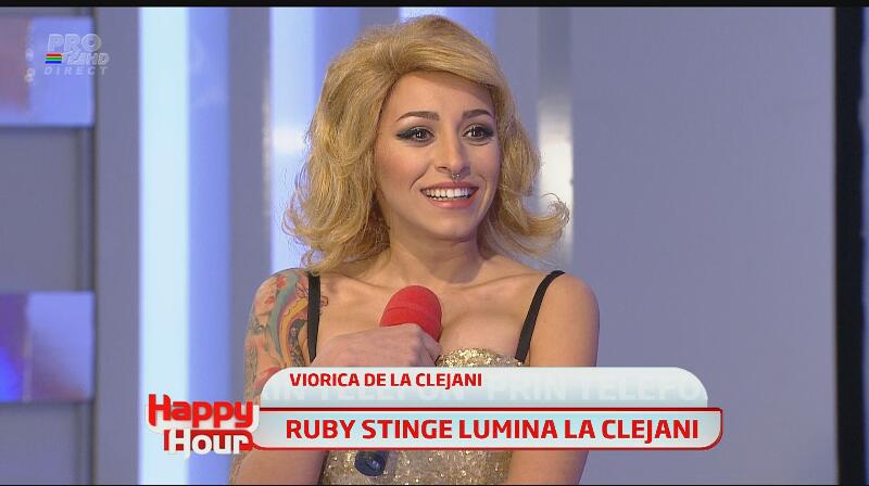 Schimbare de senzaţie pentru Ruby! Artista s-a făcut blondă şi a intrat în pielea Vioricăi de la Clejani! Îi stă bine?