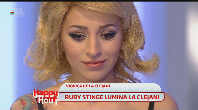 Schimbare de senzaţie pentru Ruby! Artista s-a făcut blondă şi a intrat în pielea Vioricăi de la Clejani! Îi stă bine?