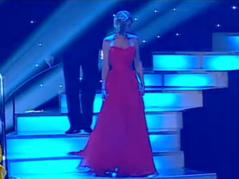 Diana Dumitrescu, apariţie răvăşitoare la premiile Gopo 2013! Uite-o pe blondină cât este de elegantă, într-o rochie roşie!