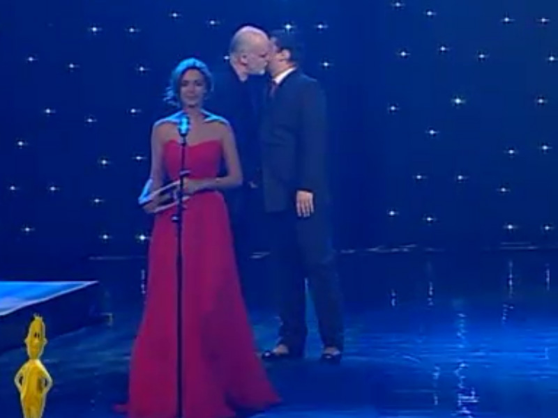 Diana Dumitrescu, apariţie răvăşitoare la premiile Gopo 2013! Uite-o pe blondină cât este de elegantă, într-o rochie roşie!