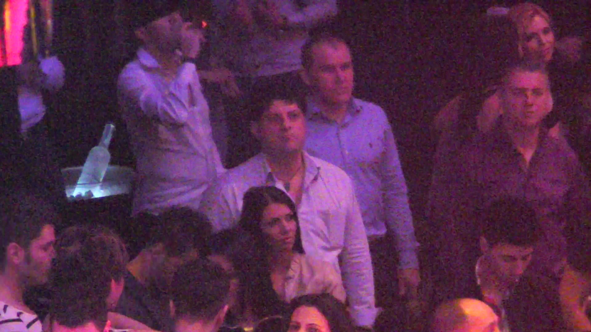 Tavi a fost invitat la ziua unui prieten