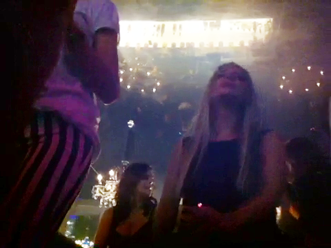 Desi prietenii ei nu se aflau la aceasta masa, Tania nu a considerat un dezavantaj pentru a se odihni cateva clipe