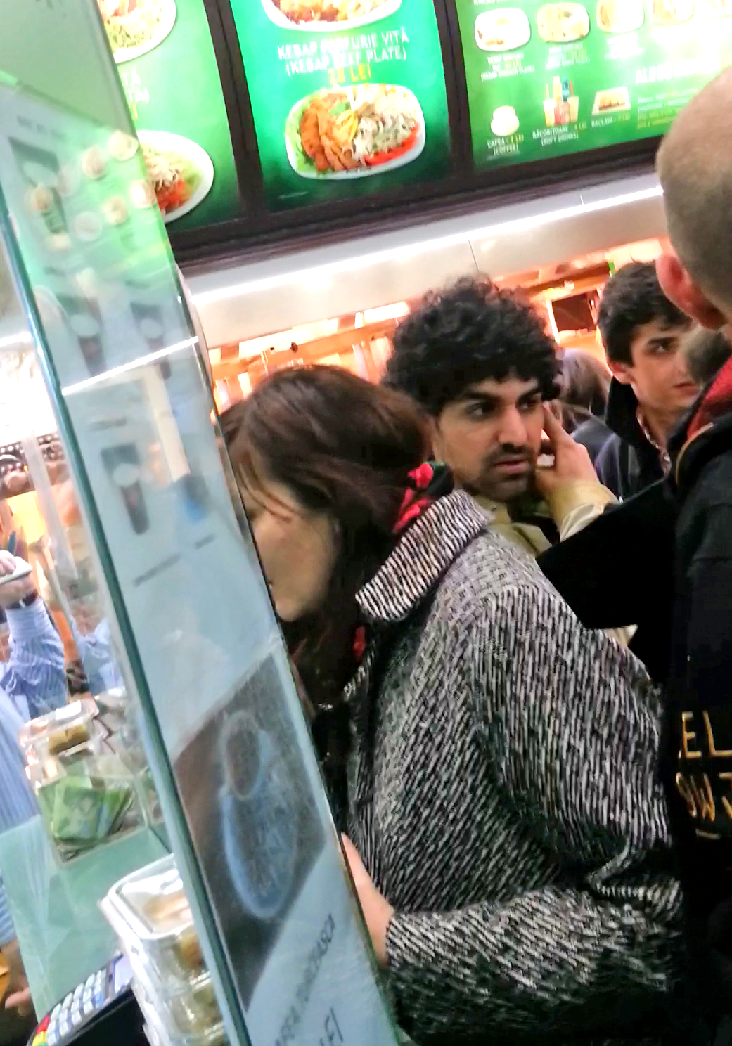 Ajung la shormerie si astepata cuminti la coada