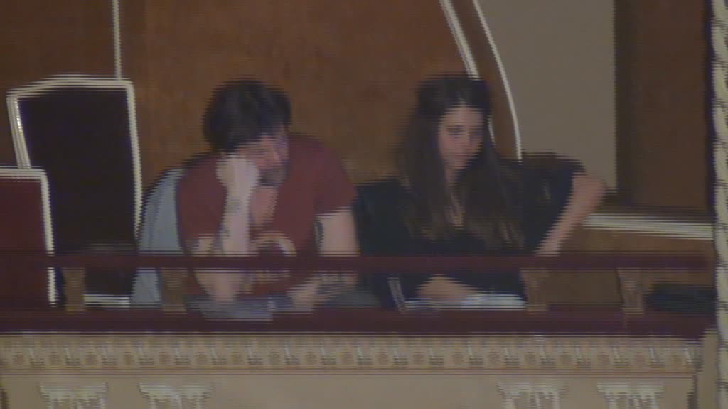 Florin si partenera lui s-au plictisit spre sfarsitul decernarii premiilor Gopo