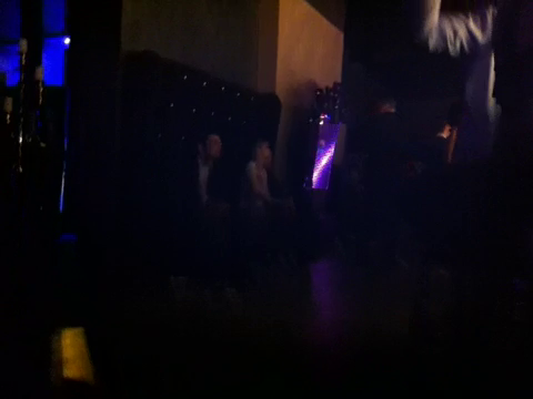 Pentru ca erau la prima intalnire, cei doi au schimbat numerele de telefon