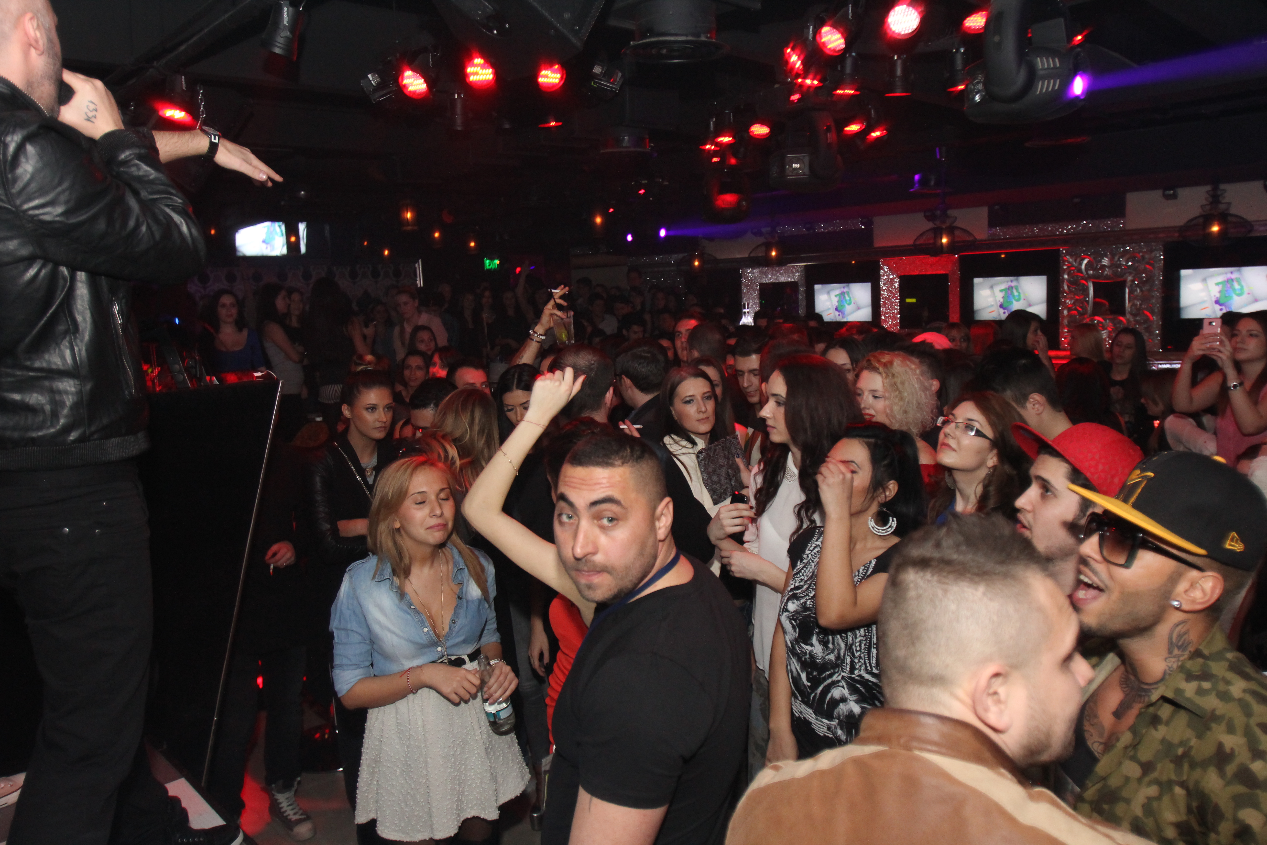 Clubul Crazy Cafe & Lounge a fost umplut pana aproape de refuz