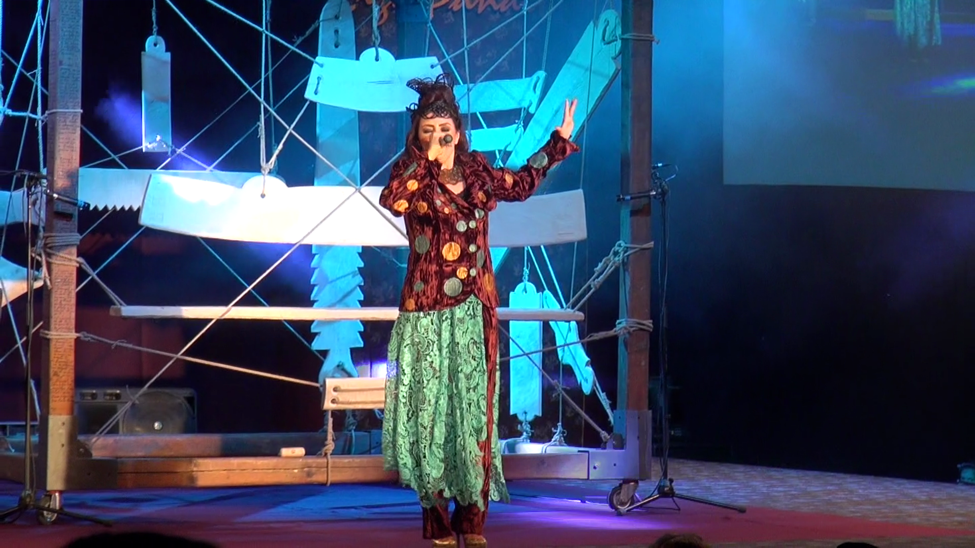 Actrita a purtat creatiile Lizei Panait