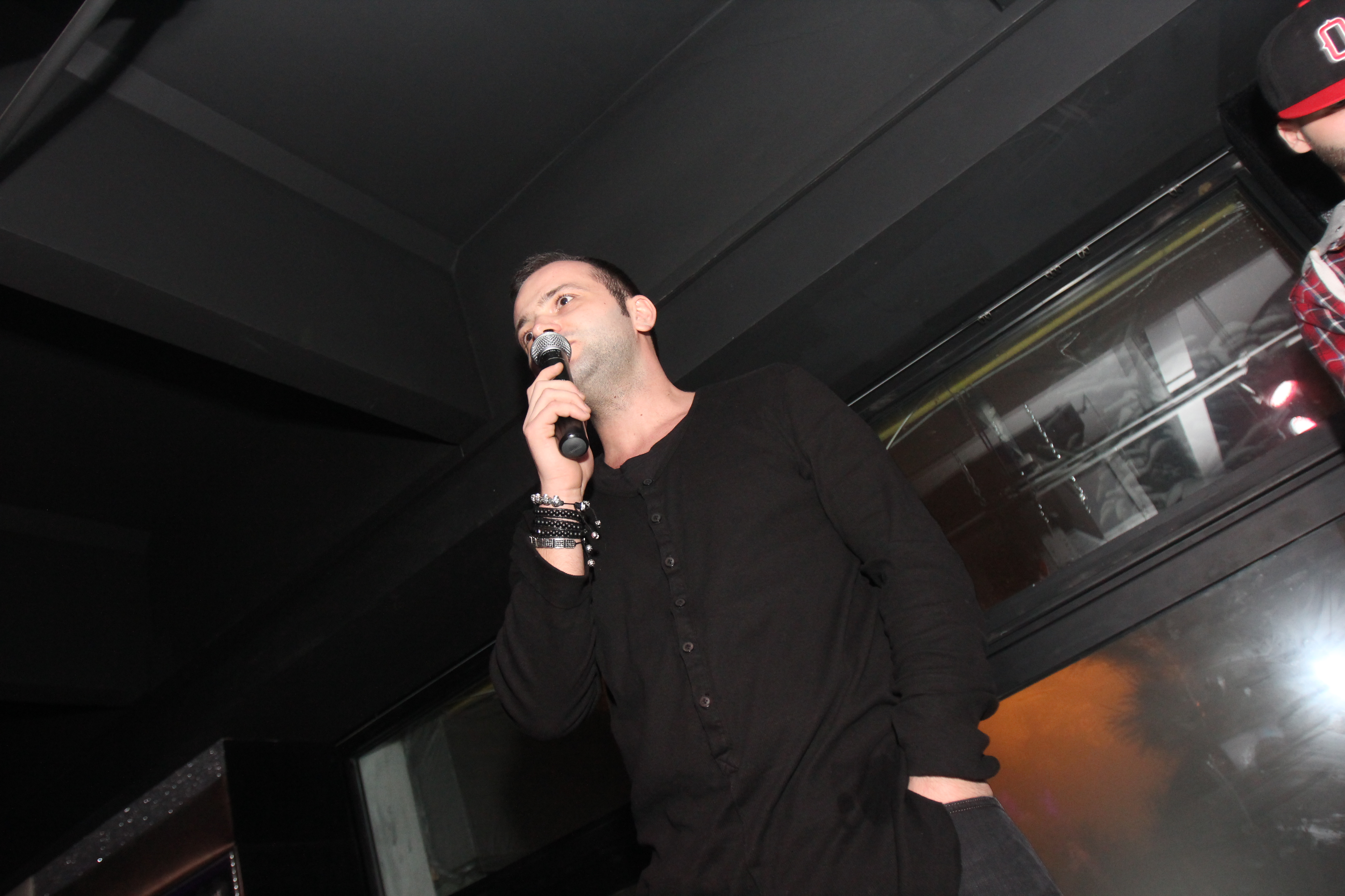 Moderatorul Tv a intretinut atmosfera in Crazy Cafe & Lounge