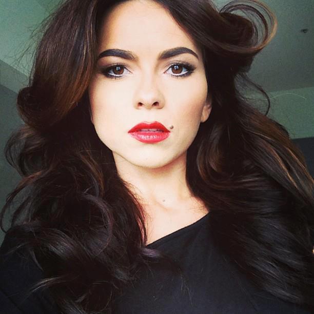 După ce s-a arătat naturală, Inna demonstrează că ştie cum stă treaba şi cu