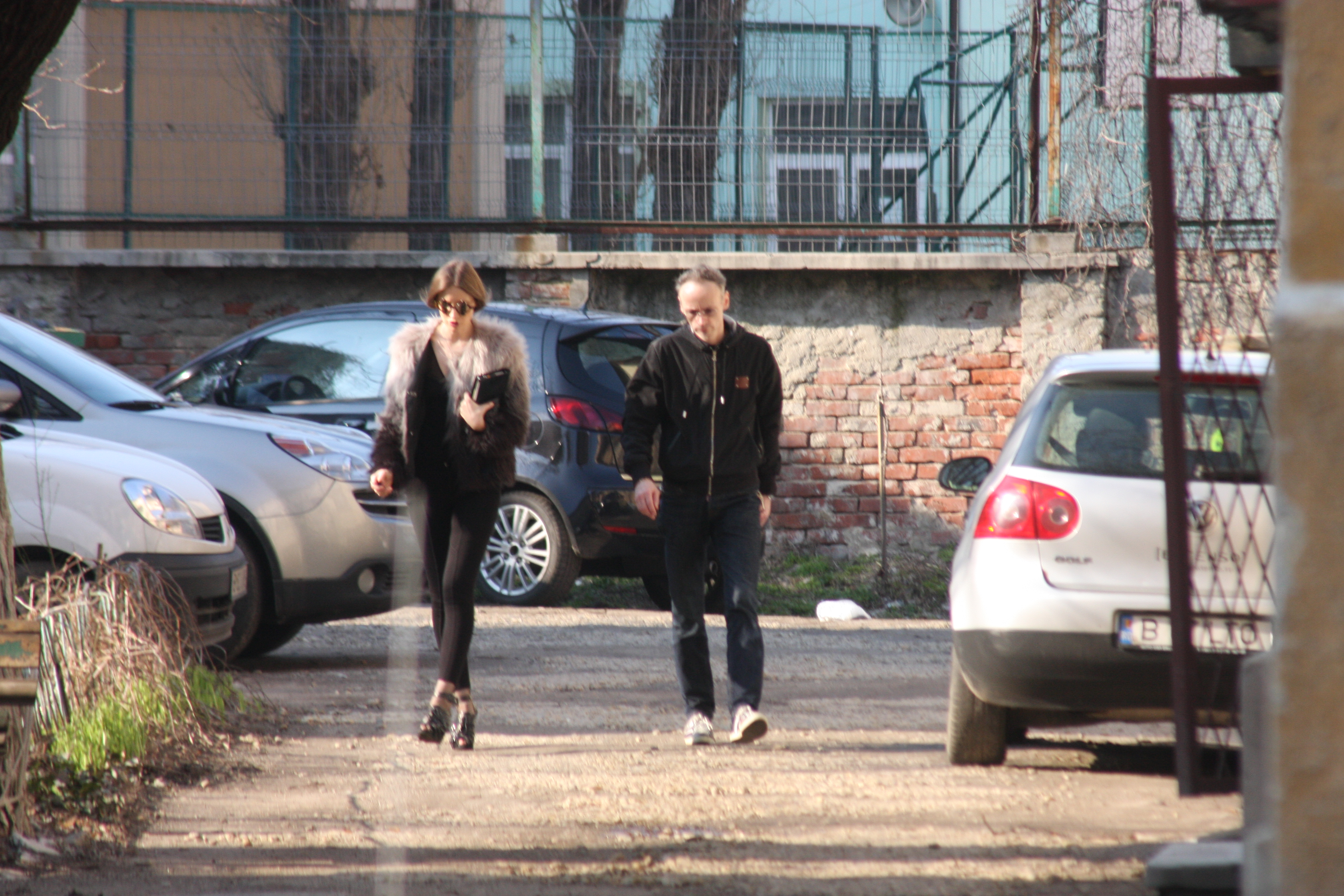 Iulia si Mihai au divortat la notar, joi dimineata