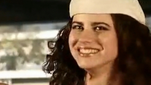 Vrei să ştii ce gusturi avea Smiley la femei, în adolescenţă? Uite cum arăta prima lui iubită! Vă place?