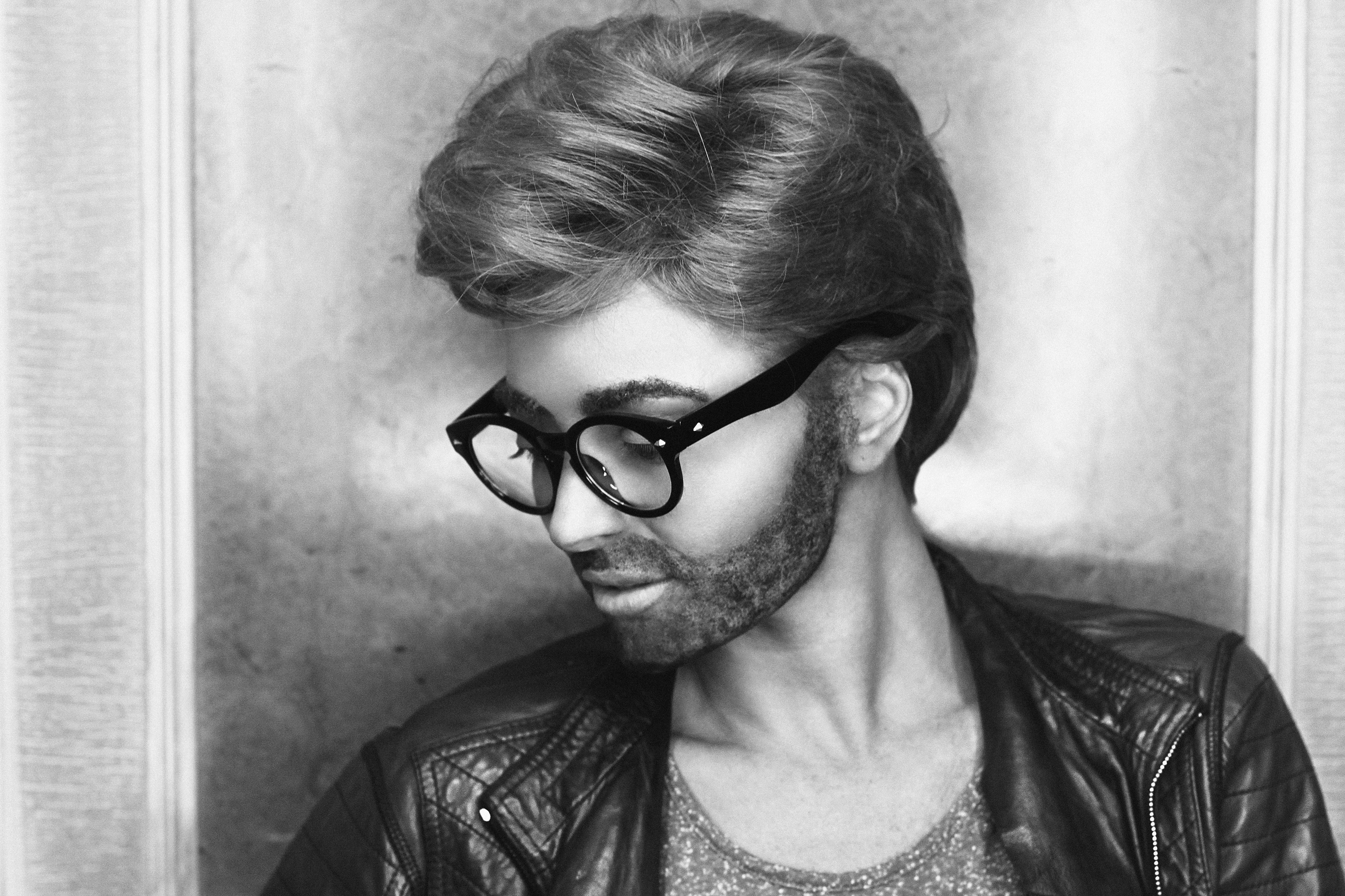 Ai să rămâi şocat şi n-ai să ghiceşti nici într-o mie de ani despre cine e vorba! O sexy vedetă din ţară s-a transformat în bărbat