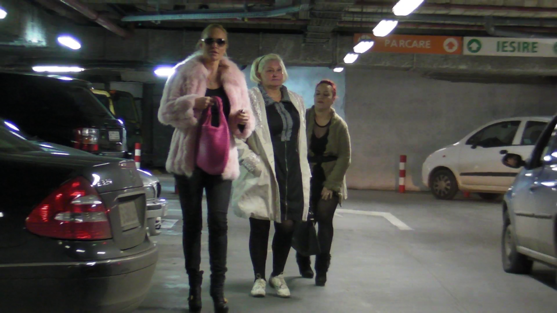 Blonda a fost sustinuta tot timpul de mama ei, Irene