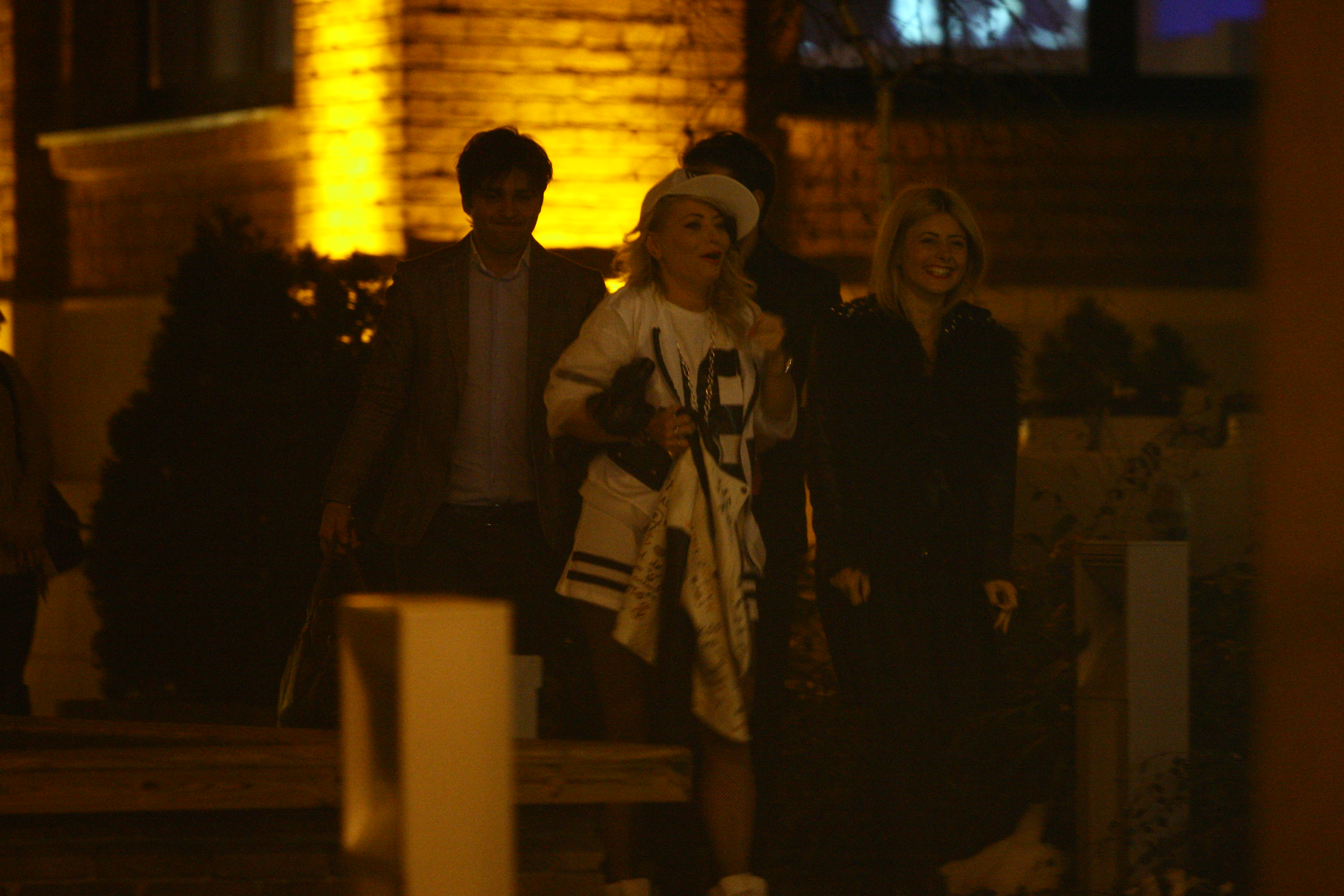 Razvan Munteanu care geanta cu lucrurile Deliei