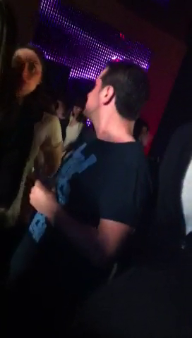 Daca in trecut fetele se inghesuiau sa il acompanieze pe barbat, acum Fizz se uita lung dupa ele