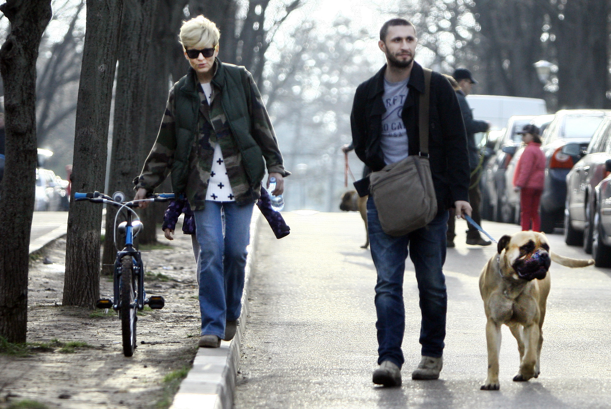 Totul e bine cand se termina cu bine! Dupa ce a reusit sa-si calmeze animalul, Bucur isi continua plimbarea alaturi de sotie, Dana Nalbaru, si de fiica lor