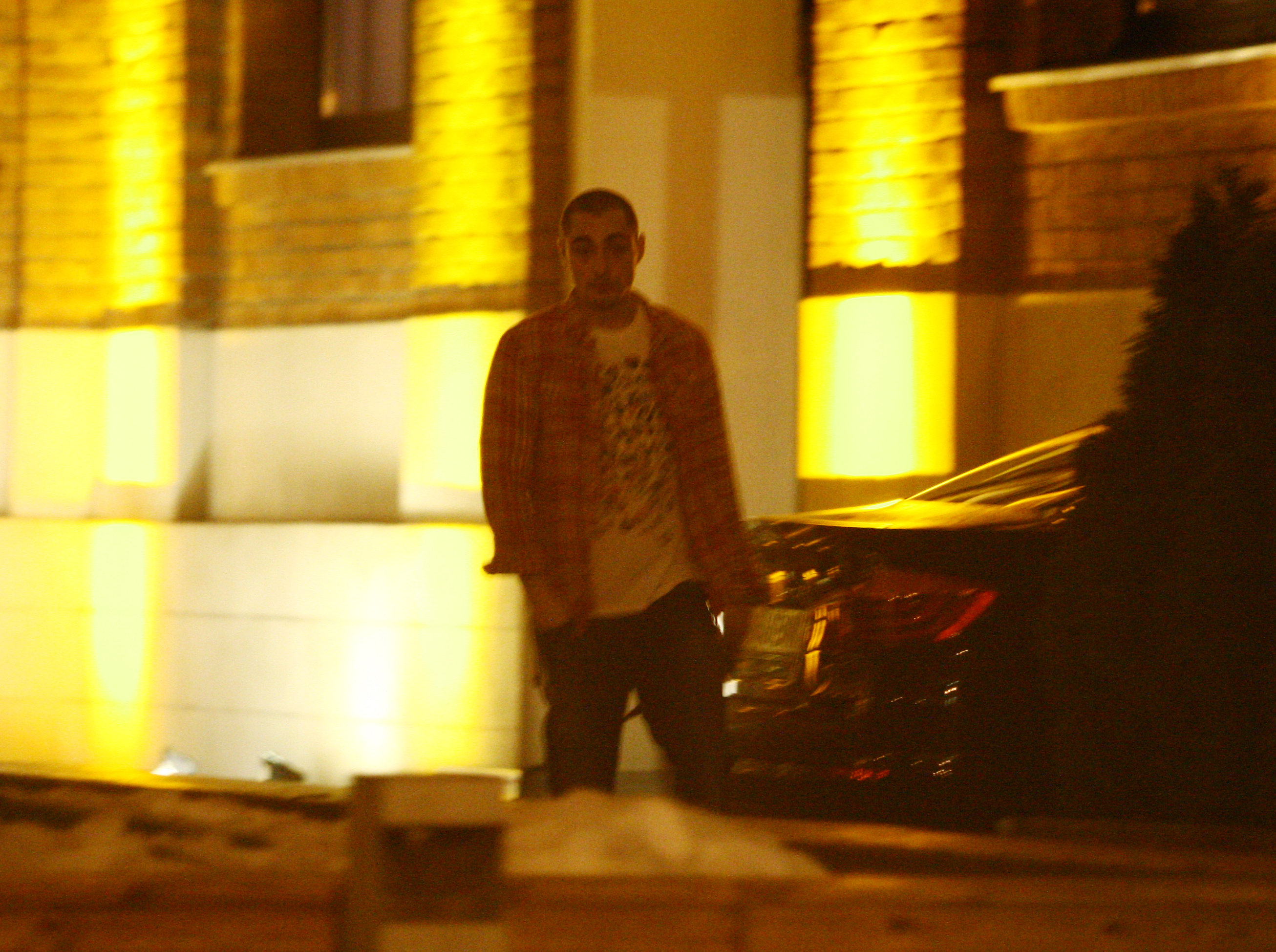 Actorul are o privire tulbure