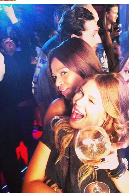 La Paris, blonda s-a distrat in cinstea lui Cocos in cel mai de fite club de acolo