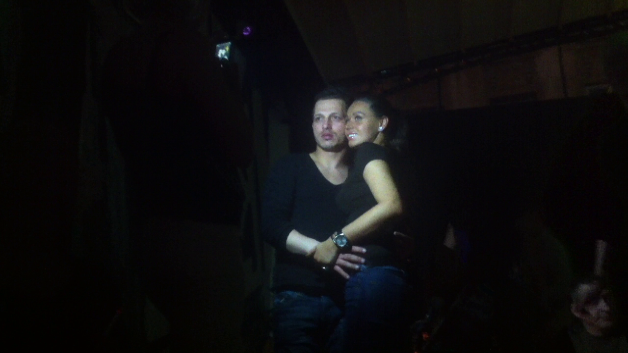 Nicoleta si Sebu s-au intors recent la tara sa-si organizeze nunta si sa isi caute un teren pe care sa-si ridice caminul