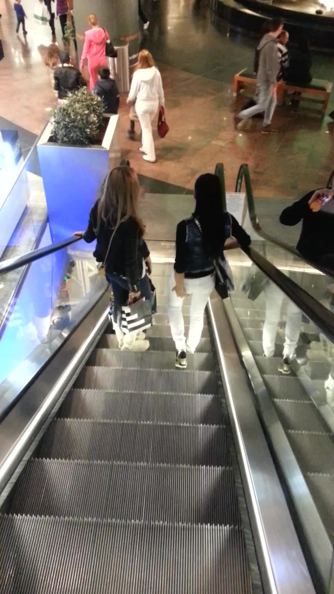 Daniela a slabit 15 kg si a ajuns piele si os