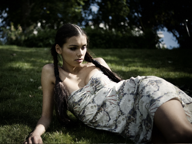 Desi are o gramada de oferte de munca, Roxana marturiseste ca daca ar ramane somera, s-ar angaja si vanzatoare la aprozar pentru bani