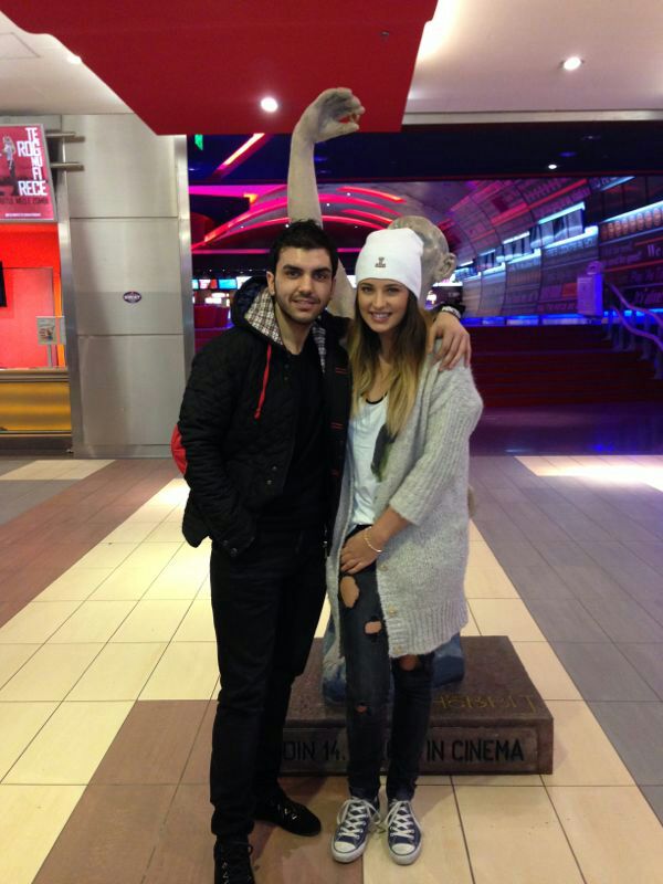 Antonia, alaturi de un cunoscut lautar