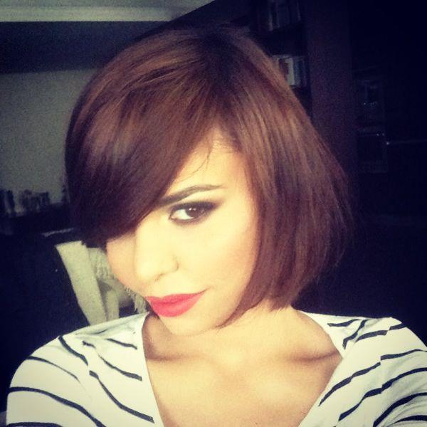 Andreea incearca sa-si ascunda cicatricea de pe fata cu ajutorul machiajului si coafurilor