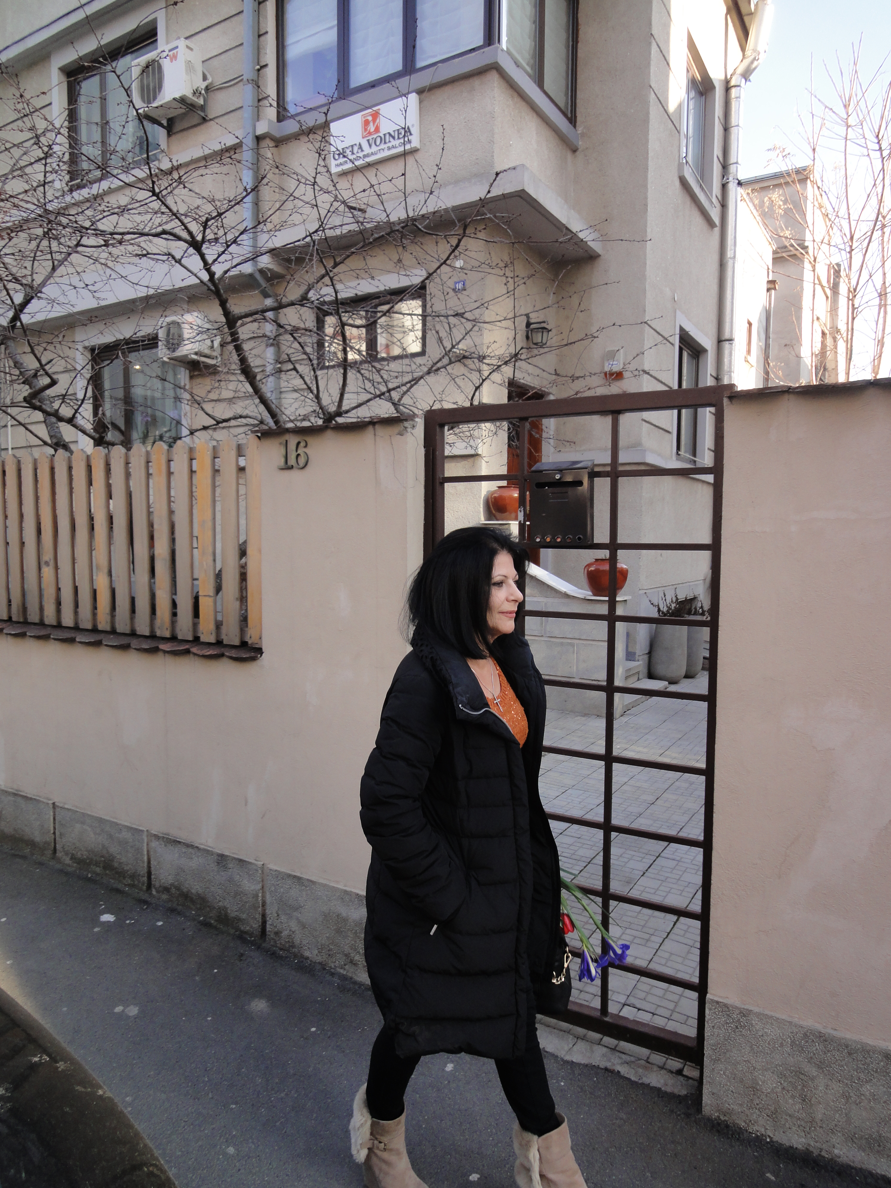 Elena Carstea a mers la salonul Getei Voinea pentru a-si face o schimbare de imagine