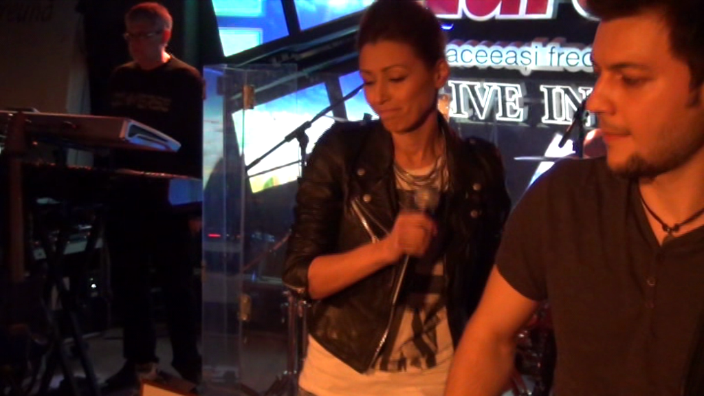 Carmen a avut mari emotii cand a urcat pe scena