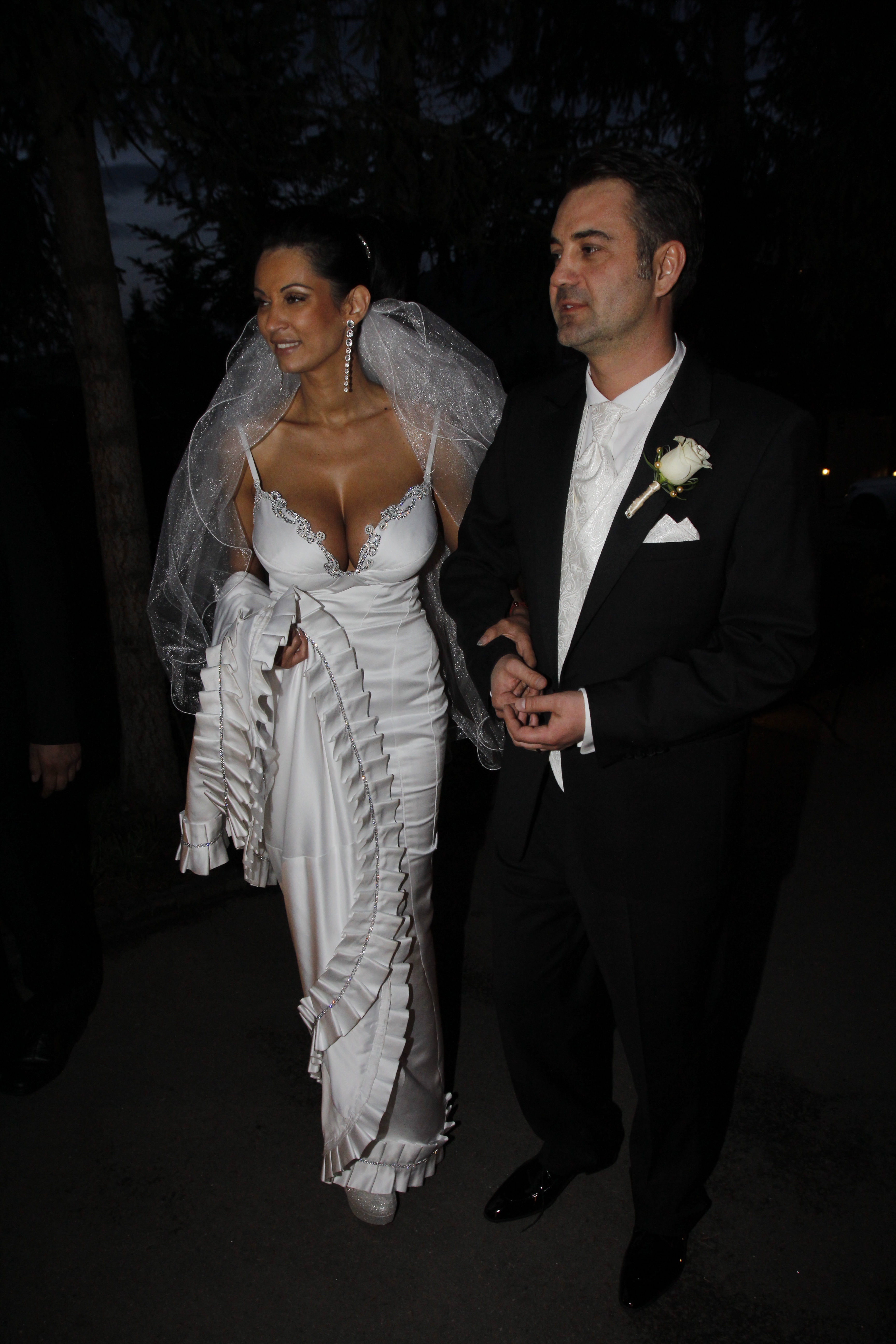 Nicoleta Luciu si Zsolt Csergo, in ziua nuntii lor. Vedeta arata demential