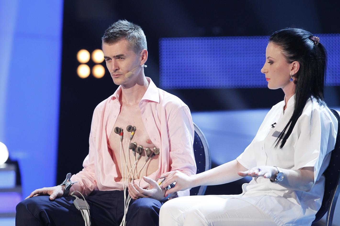 Anul trecut, Cristian Gog a castigat Romanii au talent cu un numar incredibil! Mentalistul si-a oprit inima in loc, in direct