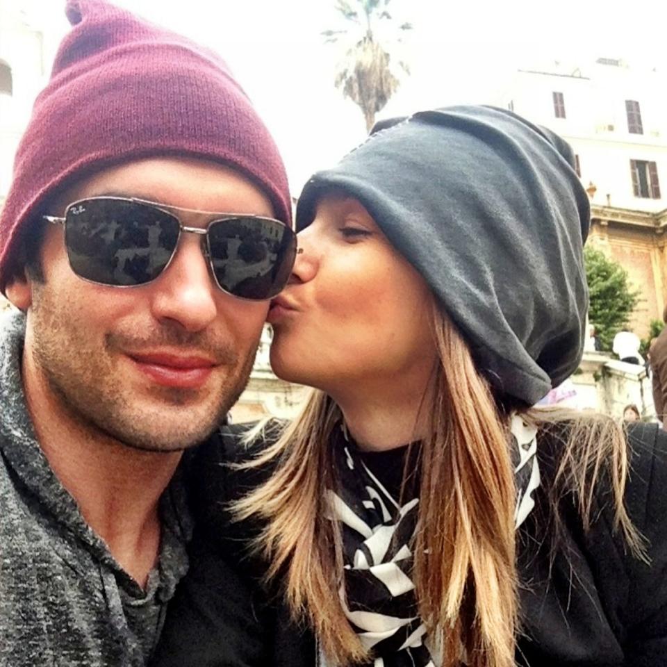 Adela l-a sarutat de mama focului pe Radu