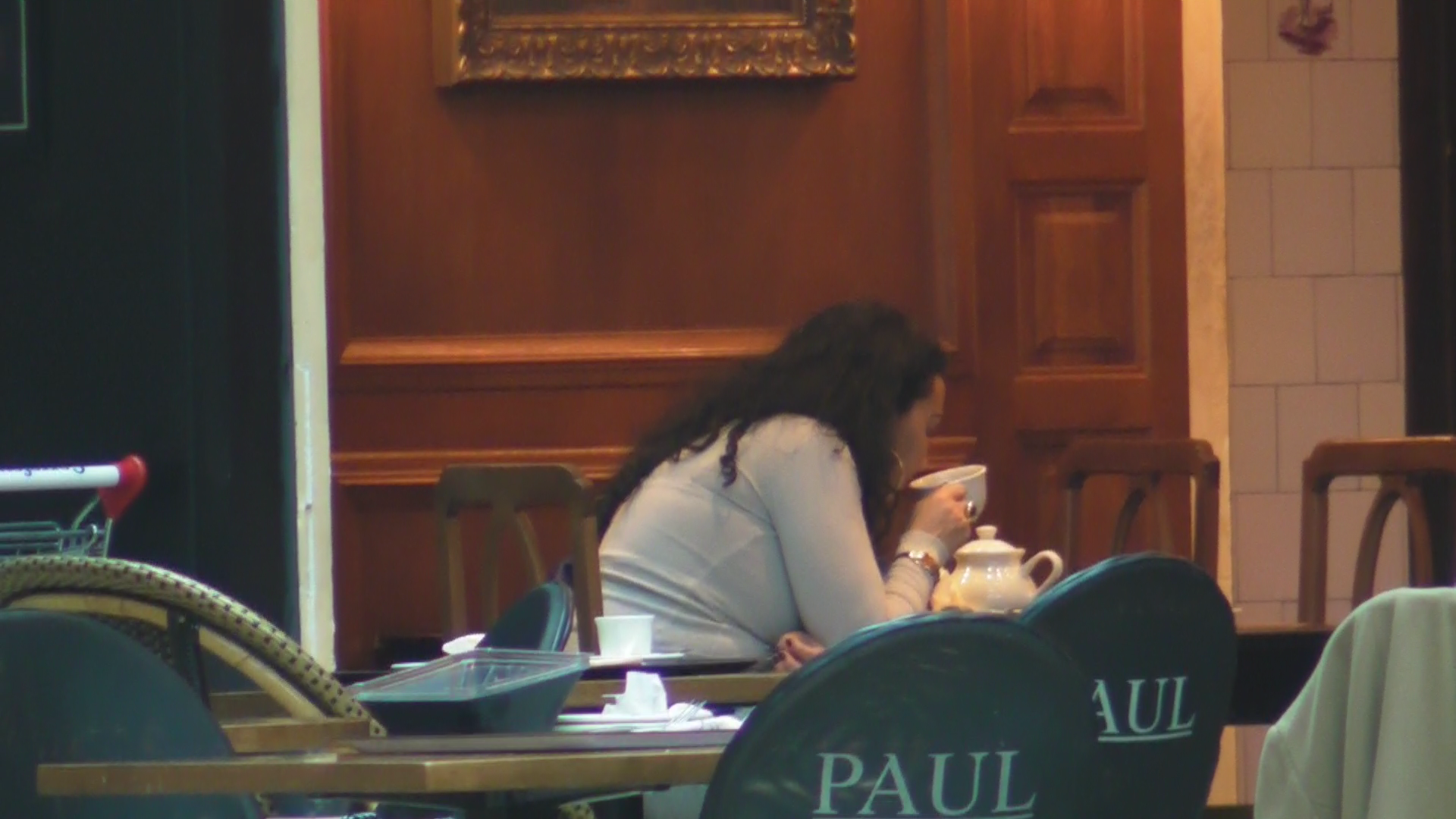 Intre timp s-a dumerit si a dus cana la gura