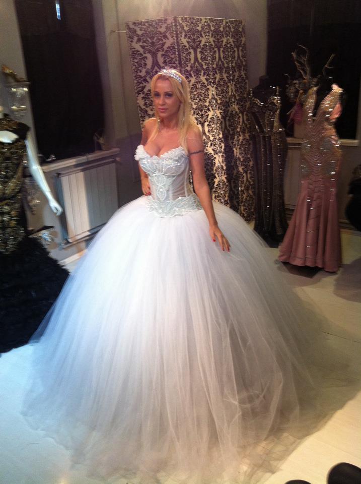 Tanara tot spera sa isi gaseasca 