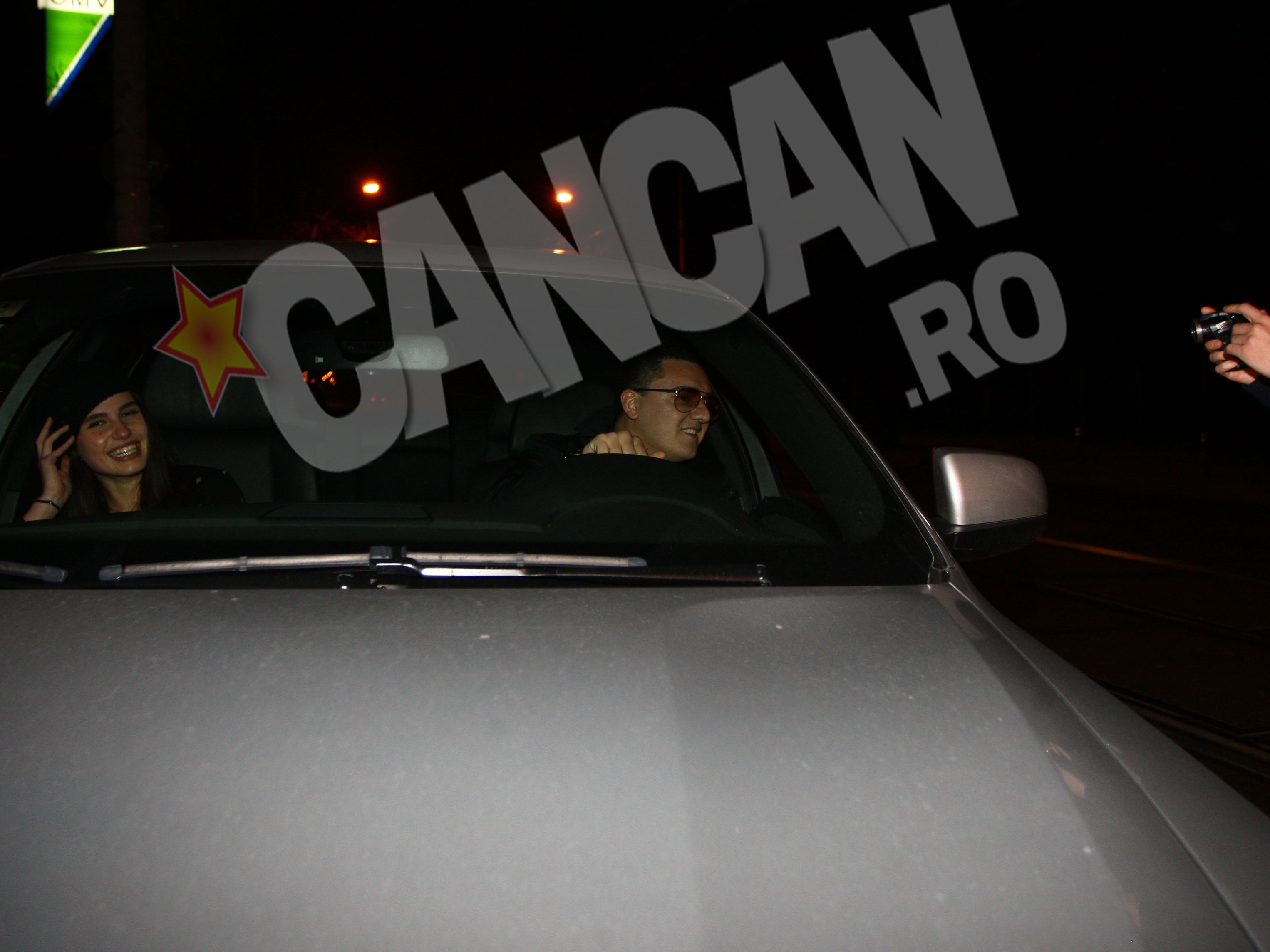 Lucian a discutat degajat cu paparazii CANCAN.ro, in vreme ce Maria radea