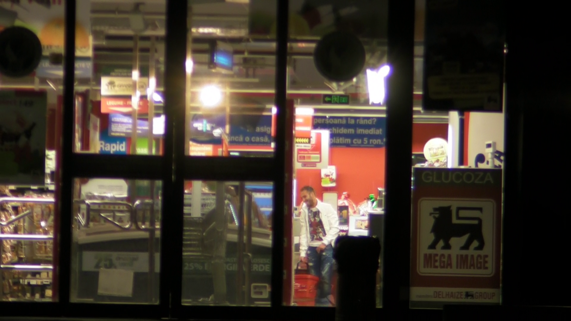 Fotbalistul a intrat intr-un supermarket pentru a cumpara cate ceva