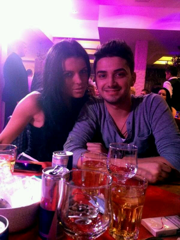 Alex si Andrada s-au cuplat dupa incidentul cu urinatul pe gardul Bisericii