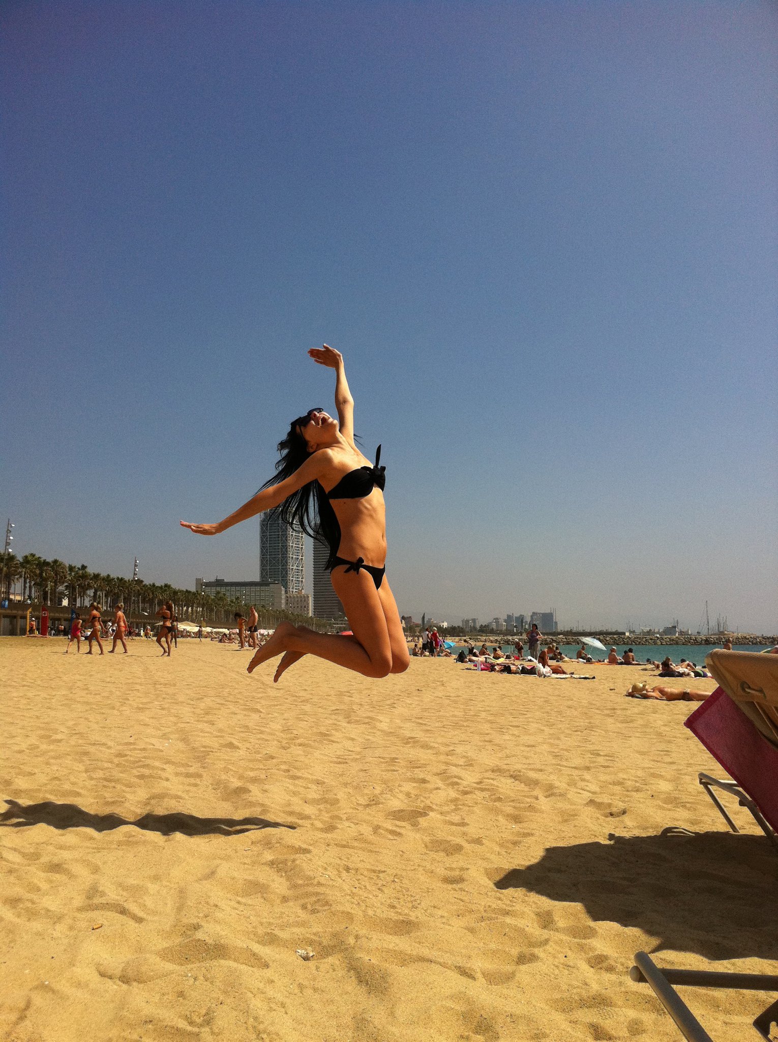 Corinei ii place foarte mult Barcelona, iar renumita plaja Barceloneta e printre preferate ei