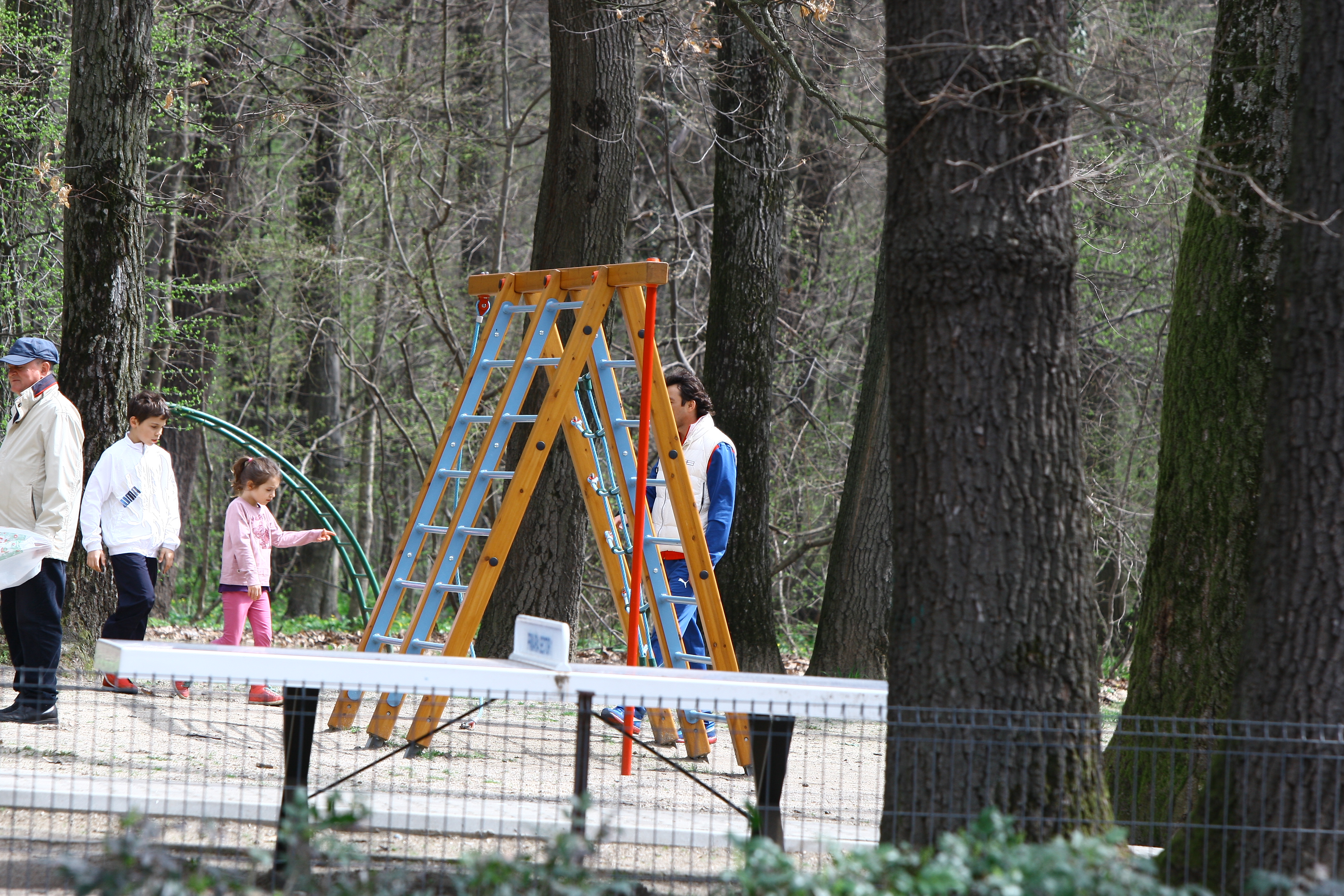 Apoi se ocupa de fiica