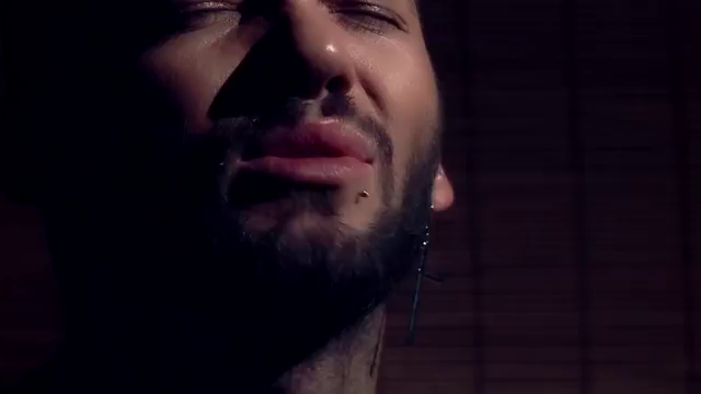 Tanarul si-a marit buzele cu ajutorul acidului hialuronic