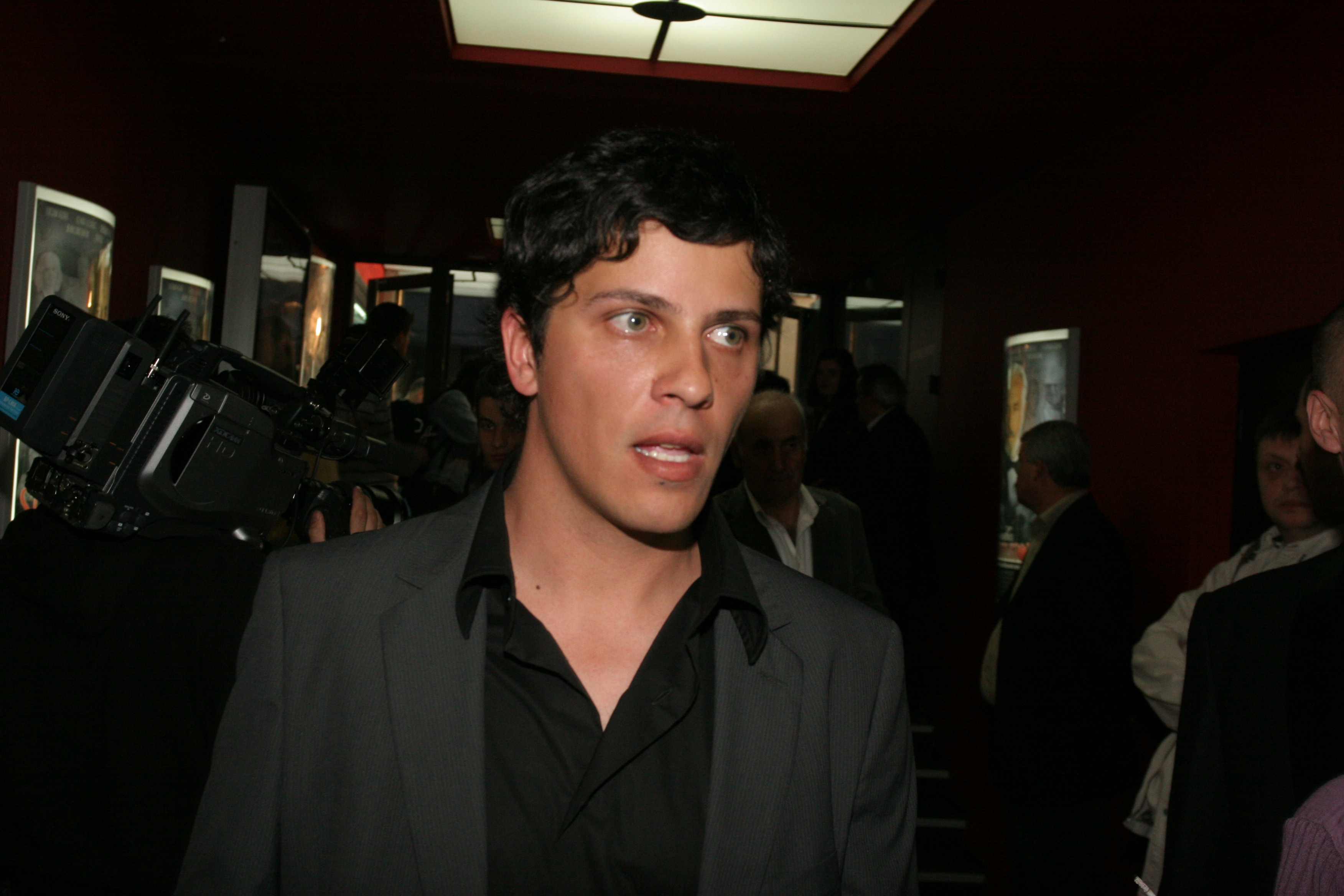 Lucian si Augustin sunt distrusi, insa incearca sa fie tari pentru mama lor