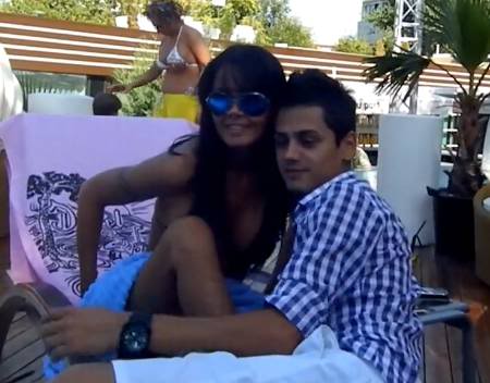 Marioara Zavoranu pare ca-l prefera pe Razvan, fostul iubit al Oanei. Dovada este si faptul ca au pastrat legatura, chiar daca el si Oana s-au despartit