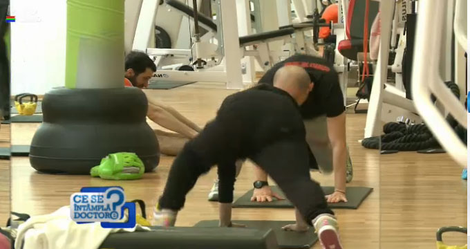 Madalina trage si ea din greu la sala