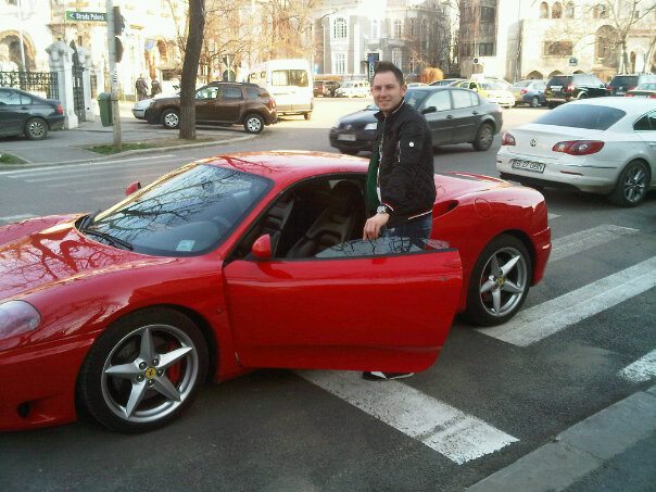 Nicodata nu e timpul pierdut sa mai urci o poza pe Facebook cu masina pe care o conduci