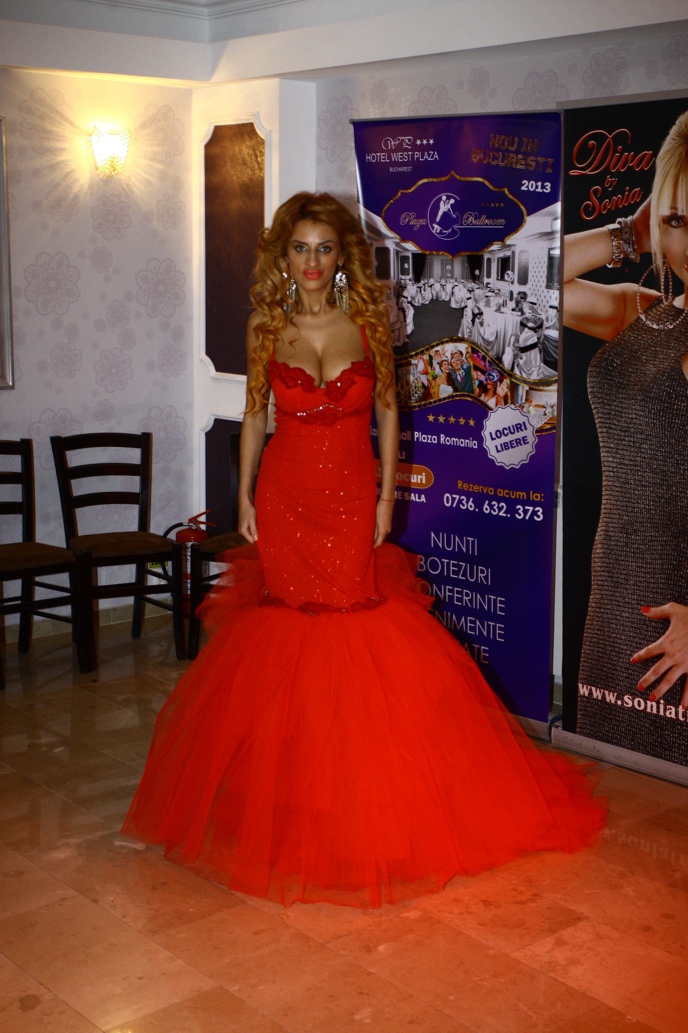 Sanziana Buruiana nu putea sa nu poarte o rinuta cu sanii pe afara