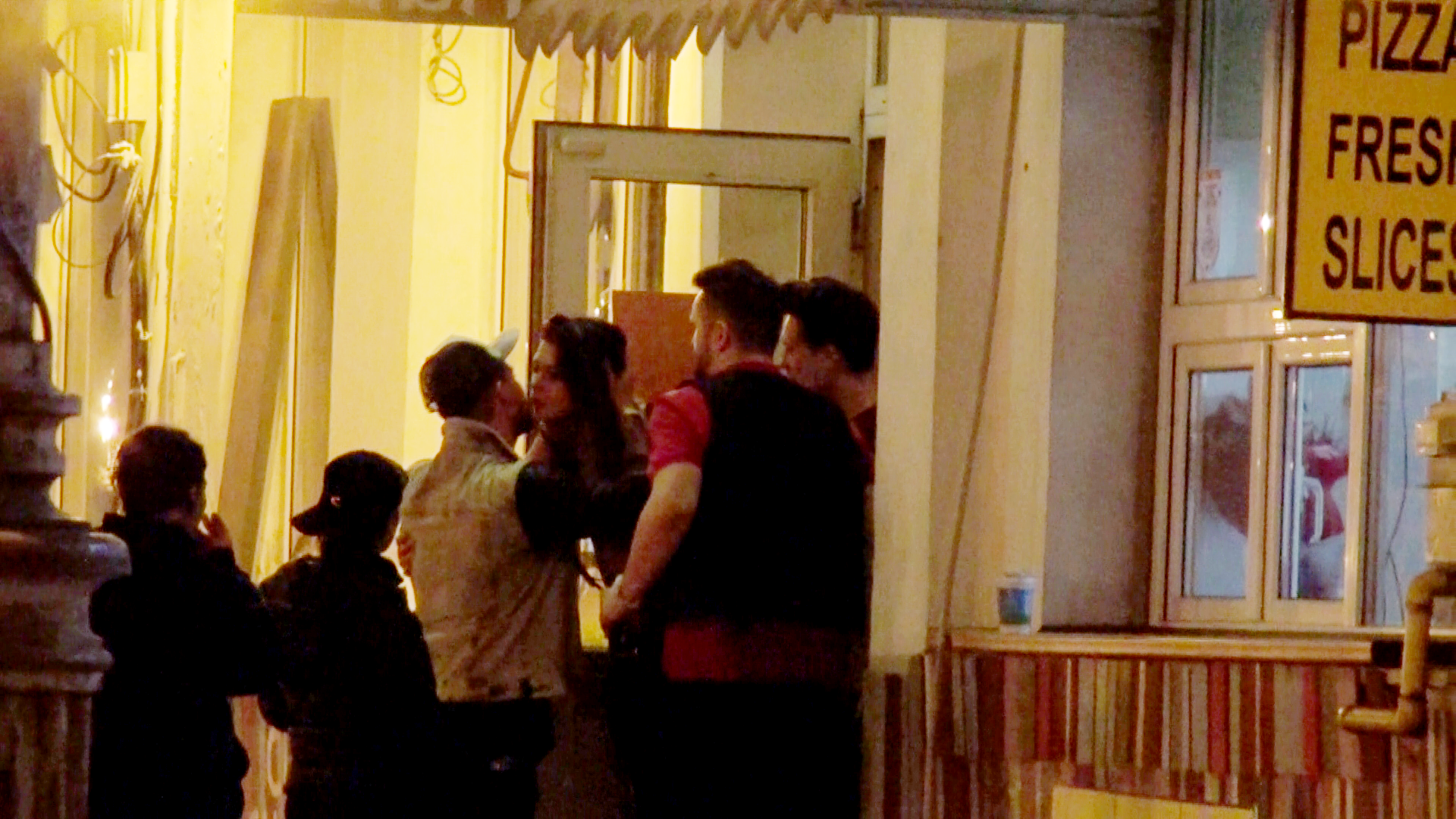 Cantareata isi ia ramas bun de la coregraful ei si ii multumeste de prezenta