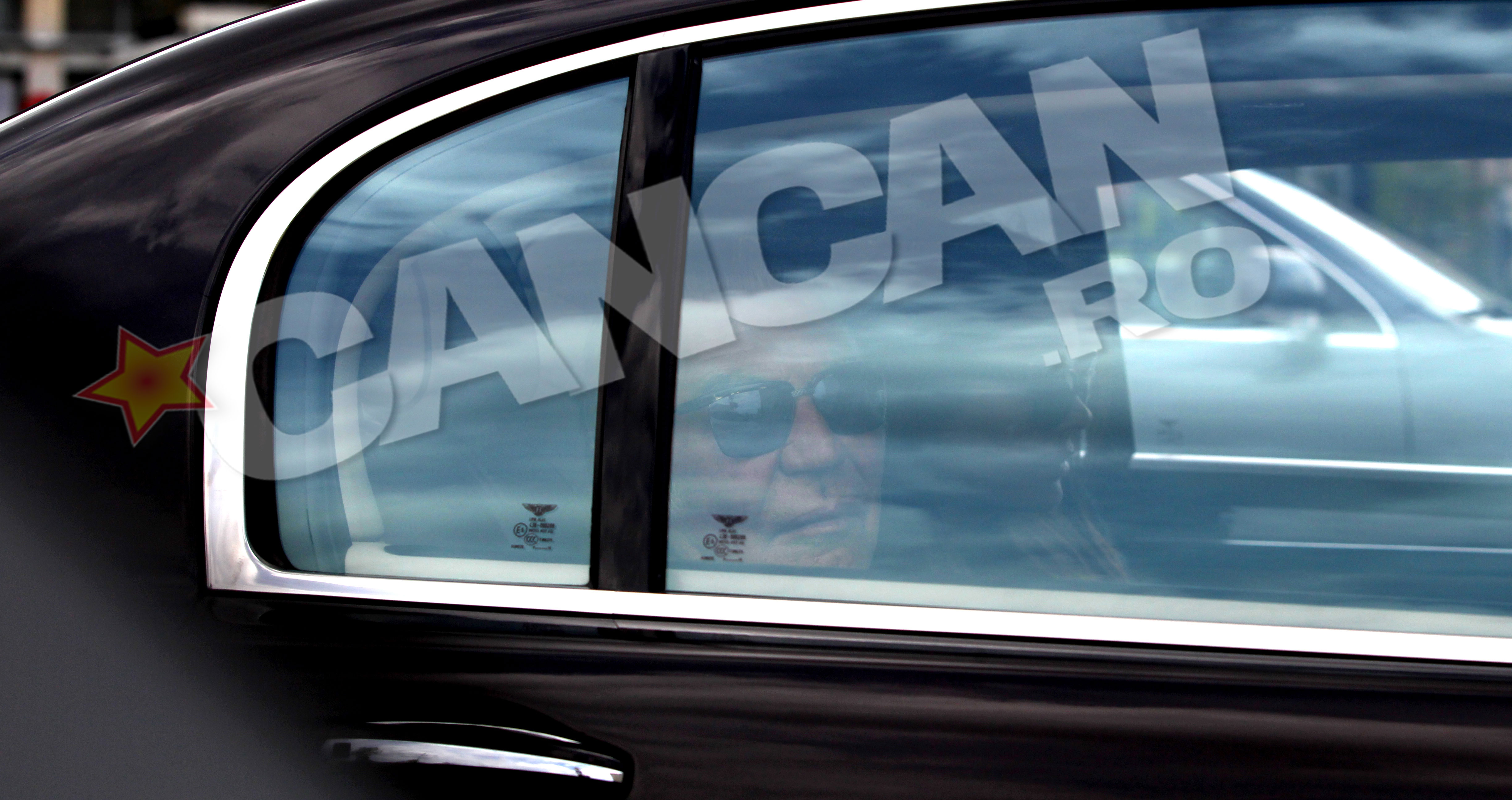 Cavalli a tinut sa vada Casa Poporului de aproape, asa ca a solicitat un mic ocol inainte de a ajunge la hotel